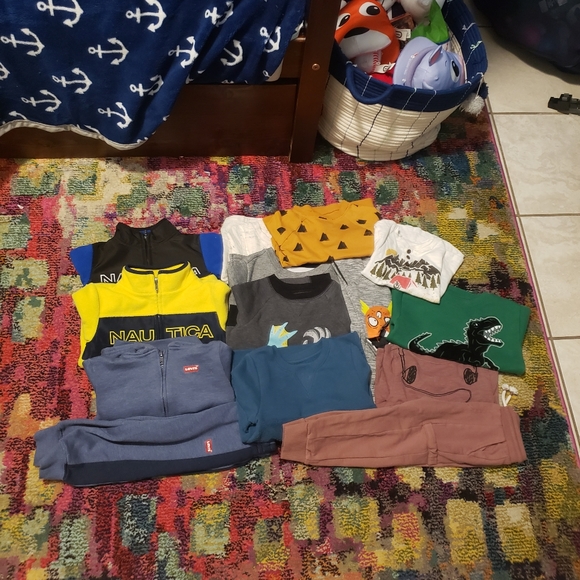 art class Other - 14 piece 2t clothes